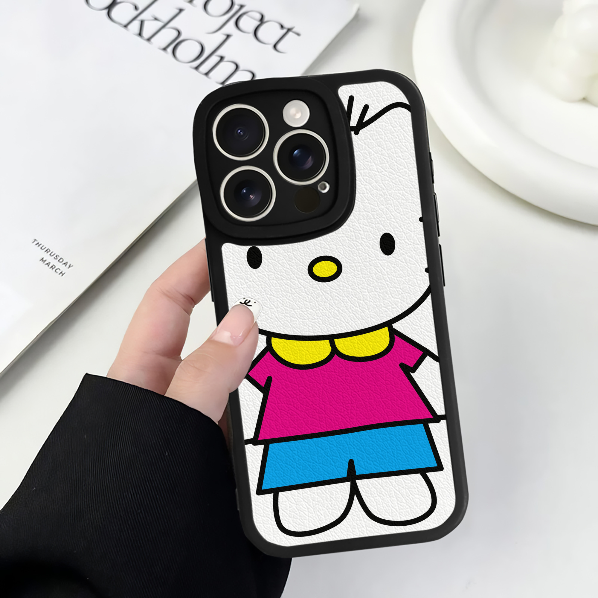 （画像用） Hello Kitty ハローキティ 【iPhone 16シリーズ対応】シリコンスマホケース（レザー調） 材質：シリコン